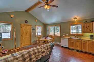 بيت ريفى Hungry Horse Cabin: Deck, Fire Pit, Near Glacier!