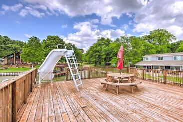 Landhus Private Dock & Boat House: Lakefront Mabank Home
