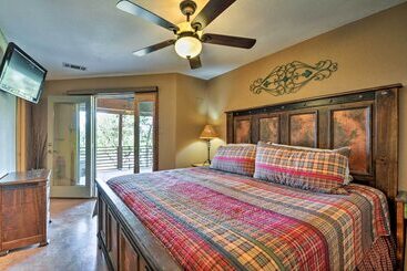 کلبه Large Ruidoso Home W/ Stunning Views & Hot Tub!