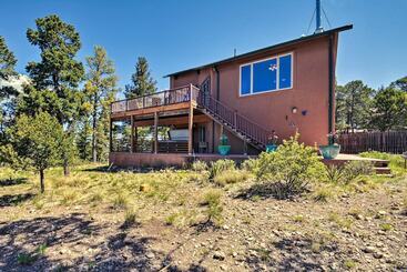 کلبه Large Ruidoso Home W/ Stunning Views & Hot Tub!
