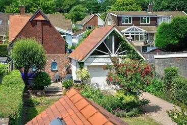 Majatalo Just Stay Wales   Highmead House