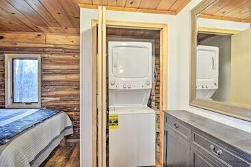 Сельский дом Pickerel Lake Retreat W/ Grill, 15 Mi To Ski!