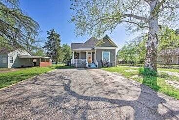 Renovated Carnegie Cottage Walk To Dtwn!