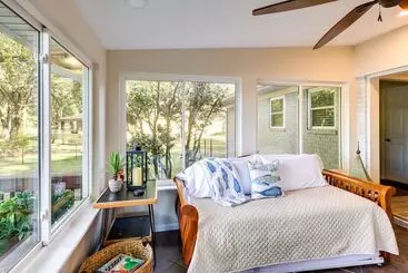 コテージ Serene Lakefront Home In Hot Springs W/ Boat Dock!