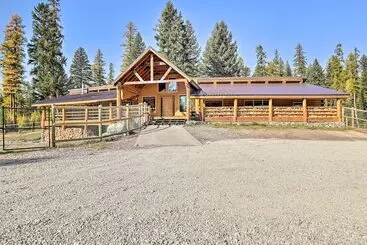 Mökkimajoitus Stunning Montana Retreat: Hot Tub, On Site Hiking!