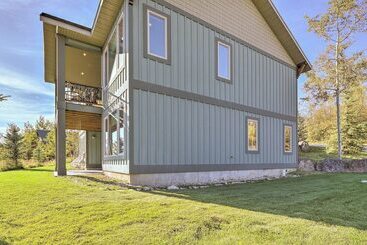Landhus Stunning Valley Home W/ Furnished Deck & Mtn Views