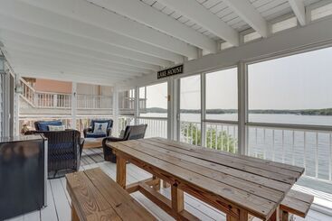 بيت ريفى Cliff View Haven  Rocky Mount Gem W/ Deck!