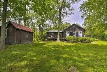 Cozy Lake Champlain Cottage W/ Beautiful View