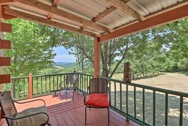 بيت ريفى Cozy Pelsor Cabin W/ Mountain & Valley Views!