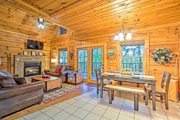 コテージ Grin N Bear It Cabin W/ Hot Tub + Fire Pit!