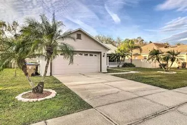 Dom wiejski Kissimmee Retreat: Fenced In Yard W/ Pool!