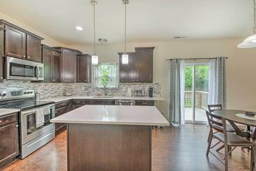 茅舍 Quiet Greenwood Home ~ 16 Mi To Indianapolis!