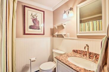 Waterfront Cottage On Sawmill Bay W/ Deck!