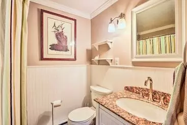 Waterfront Cottage On Sawmill Bay W/ Deck!