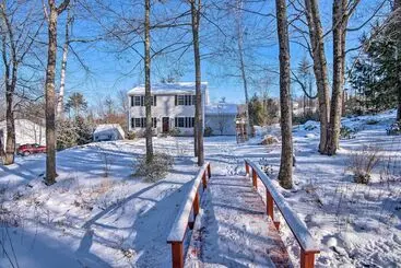 コテージ Welcoming New Hampshire Home On ~ 3 Acres!