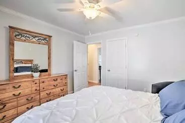 Mökkimajoitus Country Chic Home W/ Fire Pit, Steps To Lake!