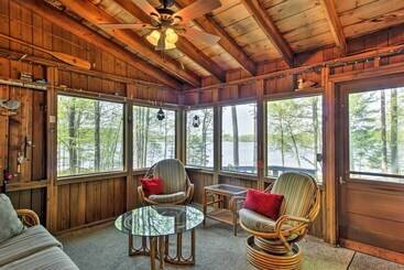 بيت ريفى Lakefront Cumberland Cabin W/ Dock & Fire Pit!