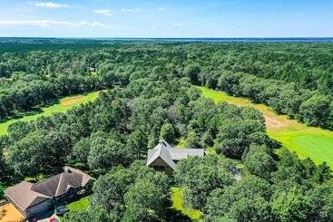 بيت ريفى Nekoosa Golf Course Retreat W/ Hot Tub!