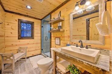 بيت ريفى Outdoor Paradise W/ Hot Tub, Firepit, Bbq & More!