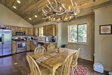 コテージ Spacious Cabin W/ Views & Deck Near Jefferson Lake