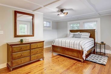 کلبه Updated Tallahassee Home ~ 1 Mi To Downtown!