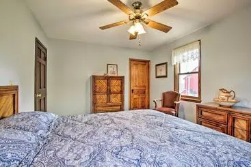 コテージ Wisconsin River Valley Farmhouse: Fire Pit & View