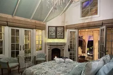 Mökkimajoitus Glamorous Cabana