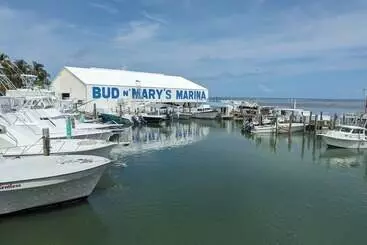 Hotelli Bud N  Mary S Fishing Marina