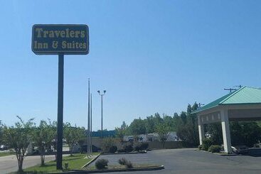 モーテル Traveler Inn And Suites