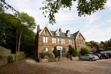 Отель Alton Castle Centre Hostel