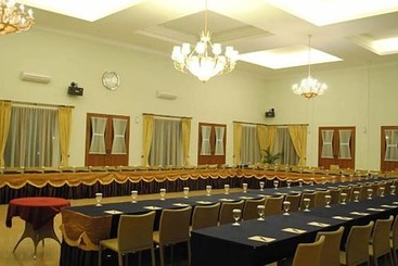 Grand Ussu Hotel & Convention