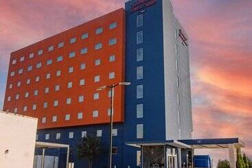 בית מלון כפרי Hampton Inn & Suites By Hilton Salamanca Bajio
