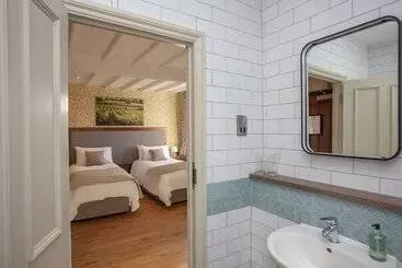 The Woodborough Inn