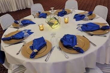 فندق Crookston Inn & Convention Center