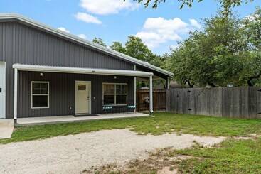 Peaceful Cottage W/ Grill Mins To Lake Travis