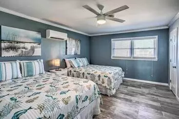 Mökkimajoitus Marvelous Oceanfront Home W/ Stunning Views