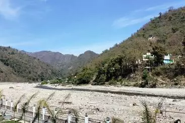 Qcent Woods Spa & Resort