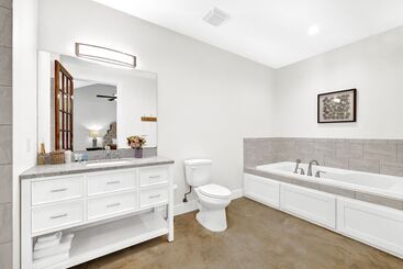 Vidéki Ház Schubert Inn Suite B With Pool & Grill Walk To Main