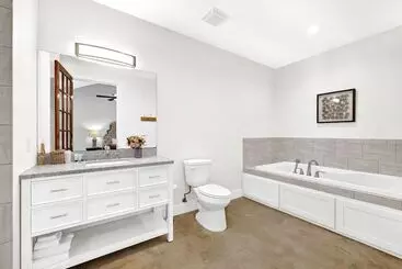 コテージ Schubert Inn Suite B With Pool & Grill   Walk To Main