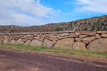 Mökkimajoitus The Peacemaker Cabin