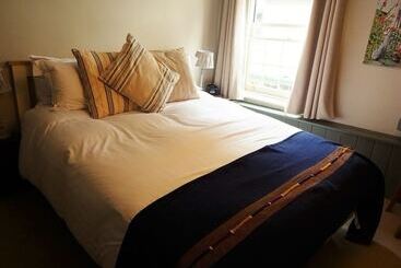 פונדק The Cross Keys