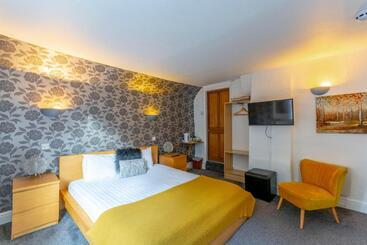 فندق فئة نجمة واحدة The Forest Lodge