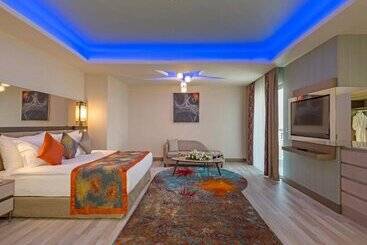 هتل Royal Seginus