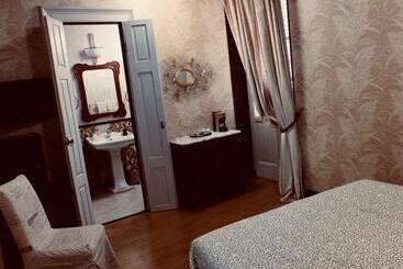 Bed and Breakfast La Meridiana D Alba