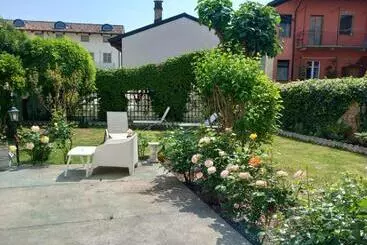 Bed and Breakfast La Meridiana D Alba