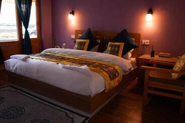 The Riverside Resort Hunder