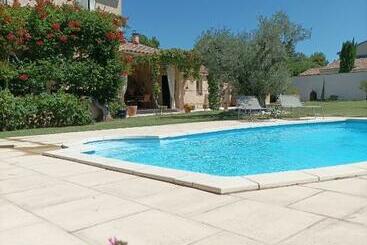 ベッドアンドブレックファースト Chambre D Hôte Au Cœur Des Alpilles