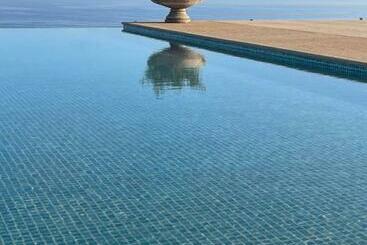 بنسيون Villa La Falaise