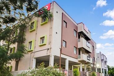 Hôtel O A K Residency