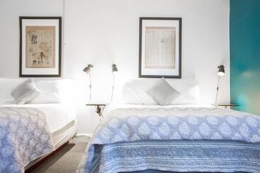 בית מלון כפרי 11th Avenue Hostel